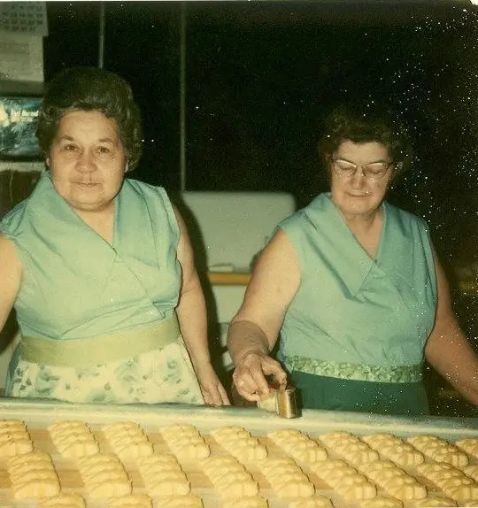 Vintage photo where two womens working in a factory.